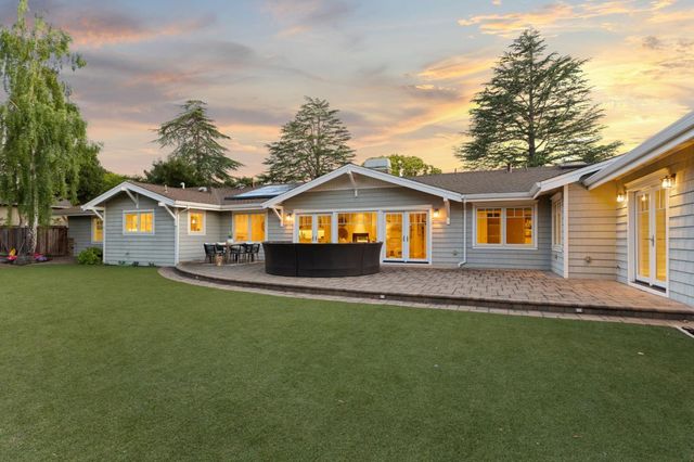 1510 Kingswood Drive, Hillsborough, CA 94010
