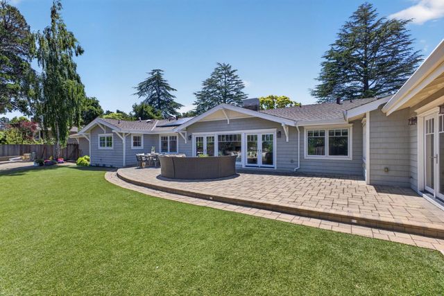 1510 Kingswood Drive, Hillsborough, CA 94010