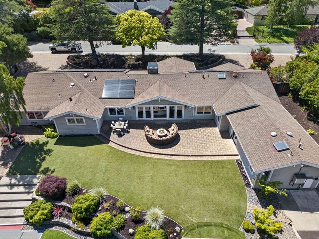 1510 Kingswood Drive, Hillsborough, CA 94010