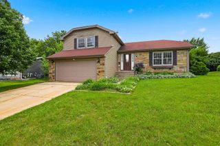 310 Crestwood Court, Algonquin, IL 60102