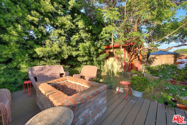 305 W Ellis Avenue, Inglewood, CA 90302