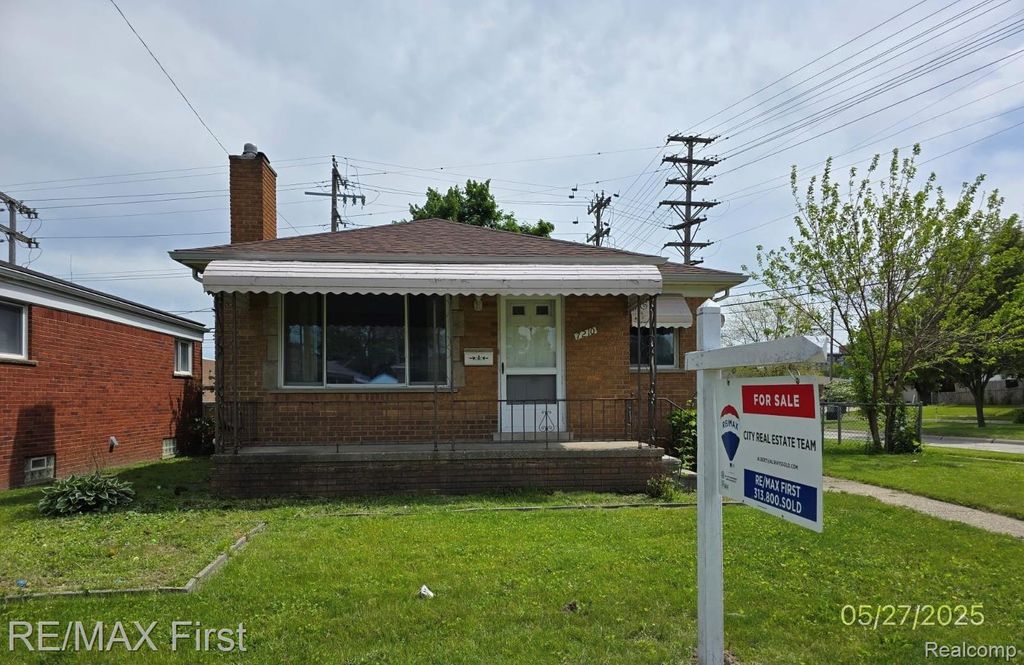 7210 Weingartz, Center Line, MI 48015