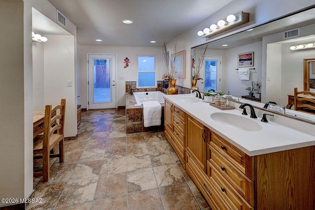 2818 E Calle Glorietta, Tucson, AZ 85716