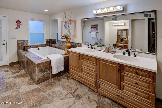 2818 E Calle Glorietta, Tucson, AZ 85716