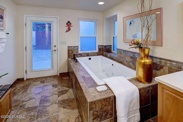 2818 E Calle Glorietta, Tucson, AZ 85716