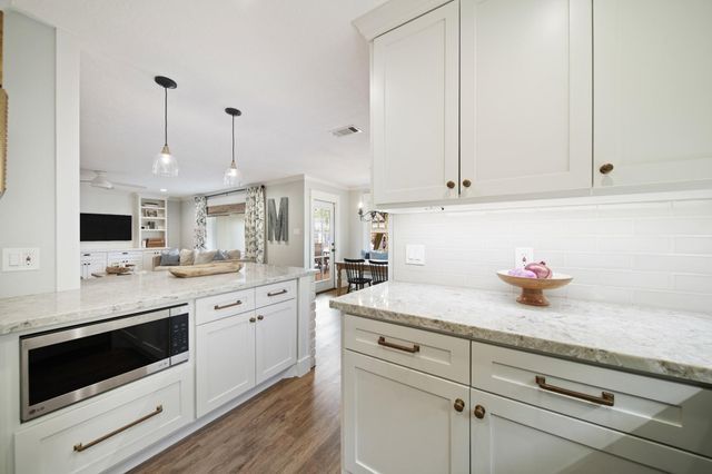 3019 Riata Lane, Houston, TX 77043