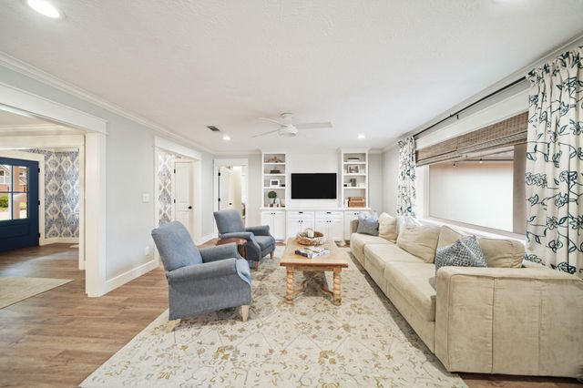 3019 Riata Lane, Houston, TX 77043