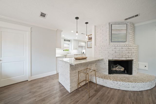 3019 Riata Lane, Houston, TX 77043