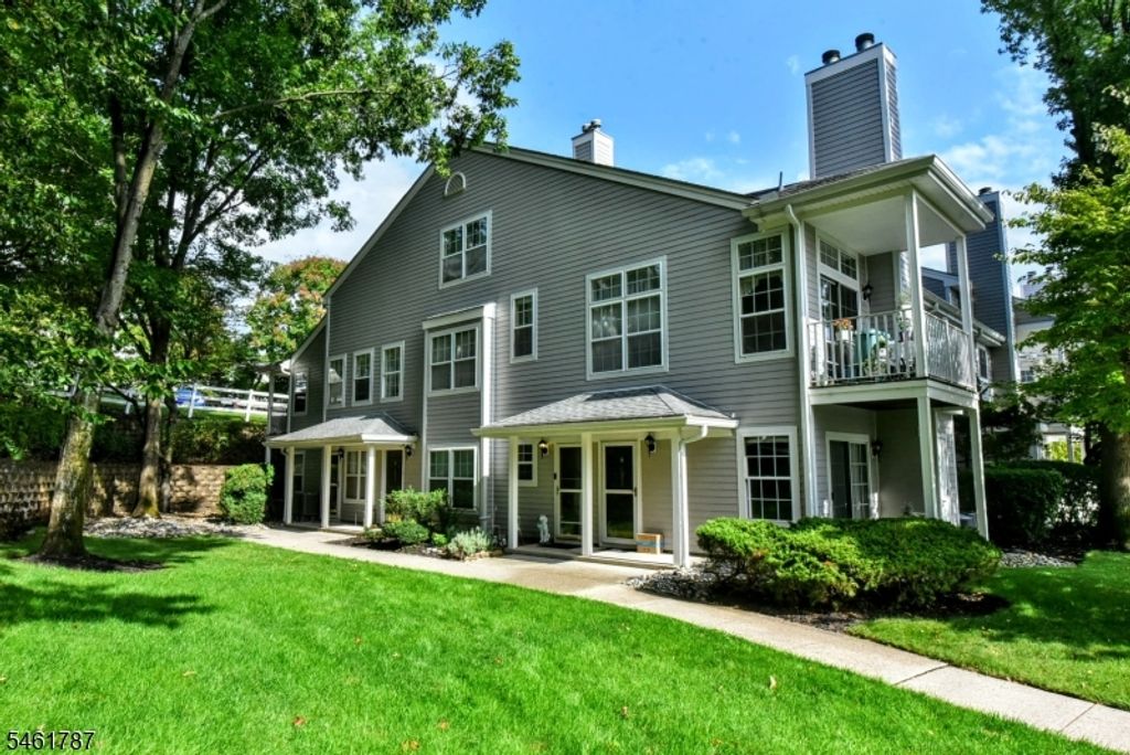 1098 Devon Ct 1098, Mahwah Twp., NJ 07430 — exterior