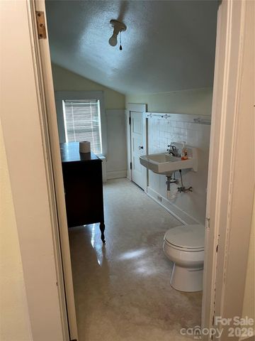 318 Academy Street, Canton, NC 28716