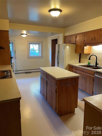 318 Academy Street, Canton, NC 28716