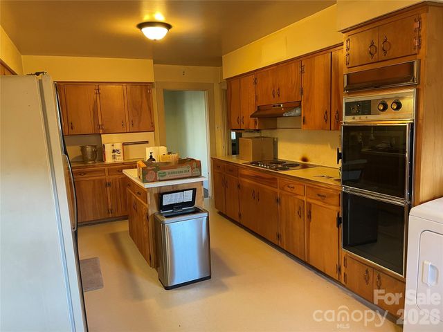 318 Academy Street, Canton, NC 28716