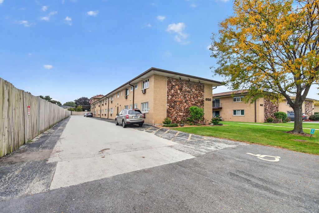 6150 S Kensington Avenue 101c, Countryside, IL 60525 — photo 2