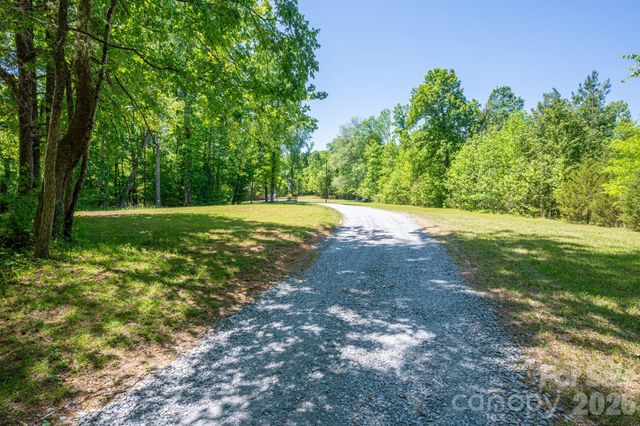 2073 Mauney Road, Bessemer City, NC 28016