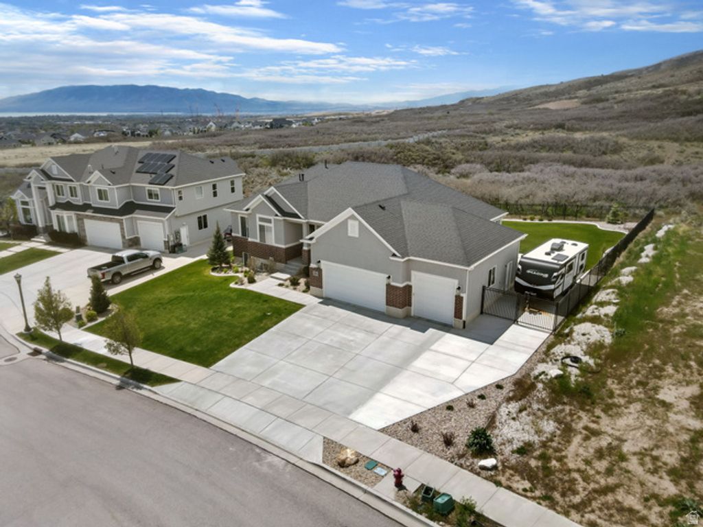 Image 2 of property listing at 12471 N MINOTS LEDGE DR #533, Highland, UT 84003