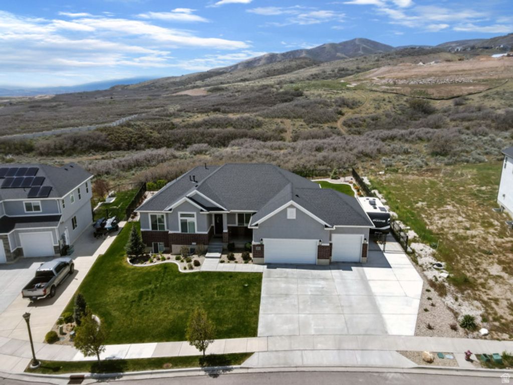 Image 3 of property listing at 12471 N MINOTS LEDGE DR #533, Highland, UT 84003