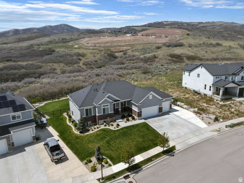 Image 4 of property listing at 12471 N MINOTS LEDGE DR #533, Highland, UT 84003