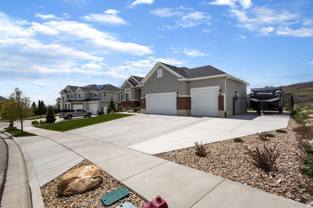 Image 33 of property listing at 12471 N MINOTS LEDGE DR #533, Highland, UT 84003