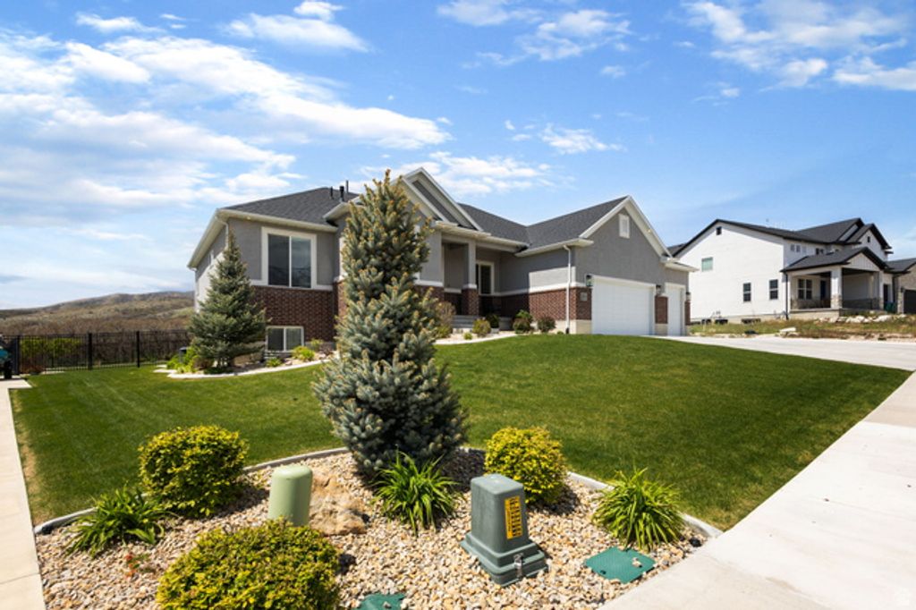 Image 5 of property listing at 12471 N MINOTS LEDGE DR #533, Highland, UT 84003