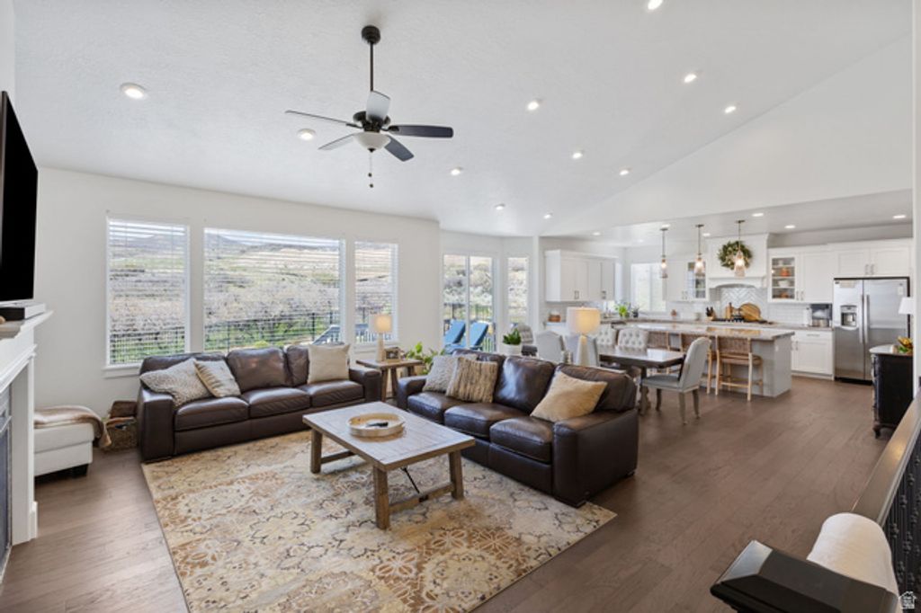 Image 6 of property listing at 12471 N MINOTS LEDGE DR #533, Highland, UT 84003