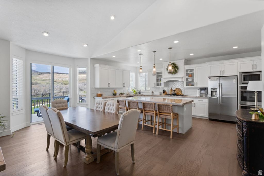 Image 8 of property listing at 12471 N MINOTS LEDGE DR #533, Highland, UT 84003