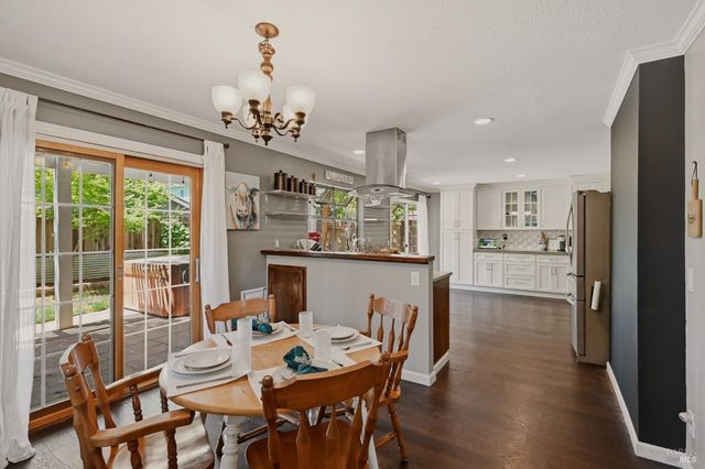 330 Summerfield Dr, Vacaville, CA 95687
