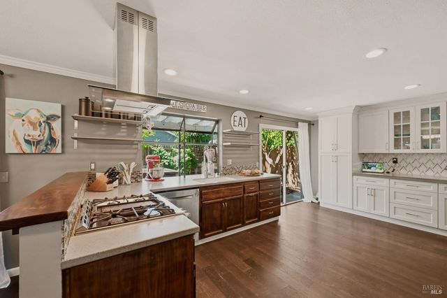 330 Summerfield Dr, Vacaville, CA 95687