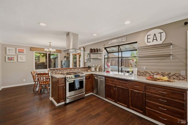 330 Summerfield Dr, Vacaville, CA 95687