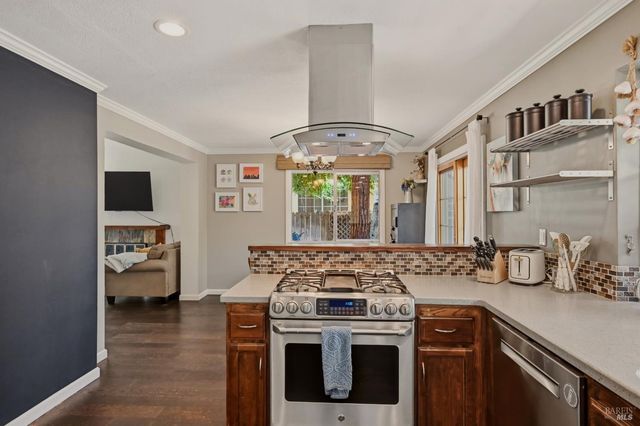 330 Summerfield Dr, Vacaville, CA 95687