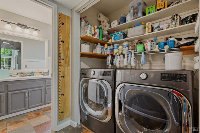 330 Summerfield Dr, Vacaville, CA 95687