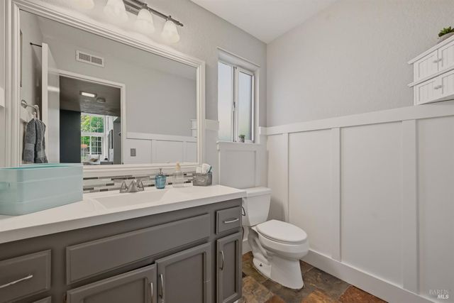 330 Summerfield Dr, Vacaville, CA 95687