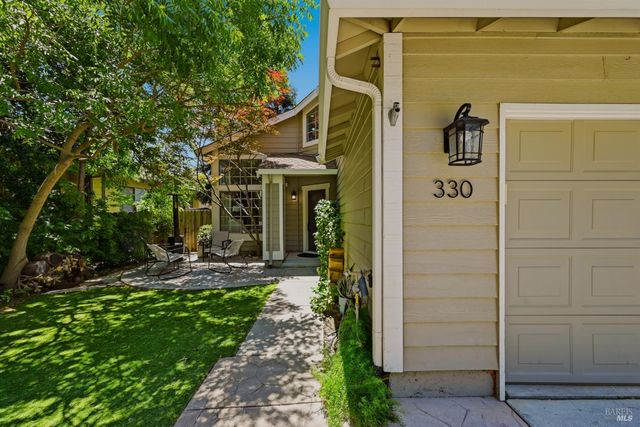 330 Summerfield Dr, Vacaville, CA 95687
