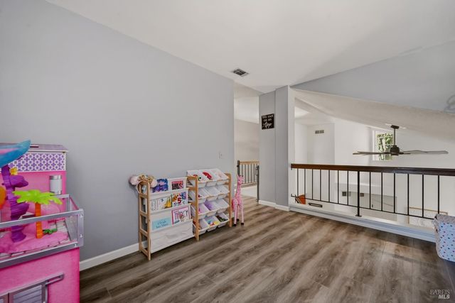 330 Summerfield Dr, Vacaville, CA 95687