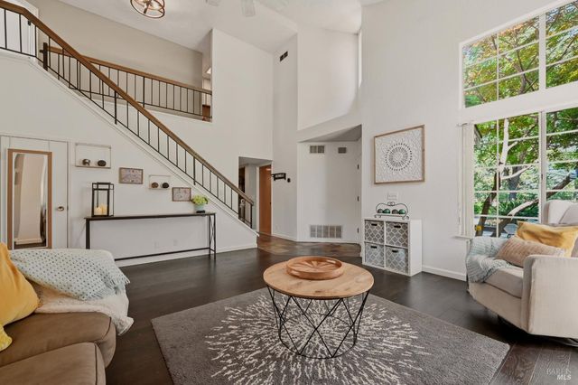 330 Summerfield Dr, Vacaville, CA 95687