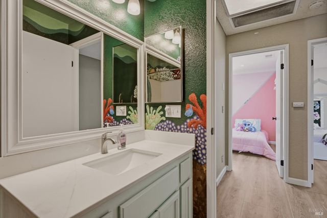 330 Summerfield Dr, Vacaville, CA 95687
