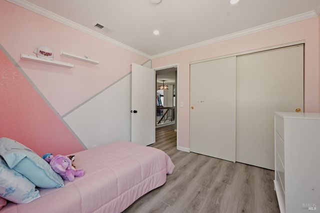 330 Summerfield Dr, Vacaville, CA 95687