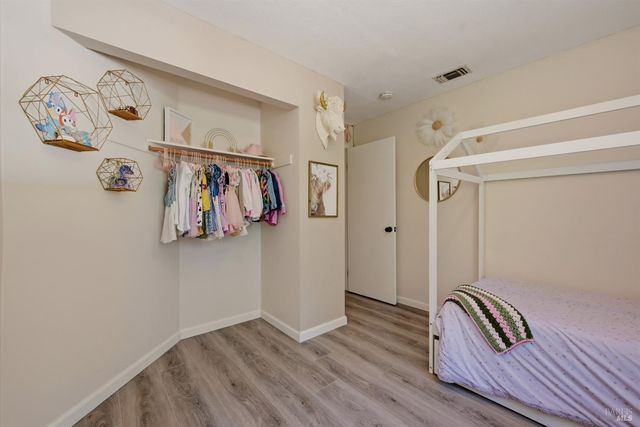 330 Summerfield Dr, Vacaville, CA 95687