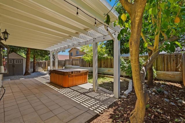 330 Summerfield Dr, Vacaville, CA 95687