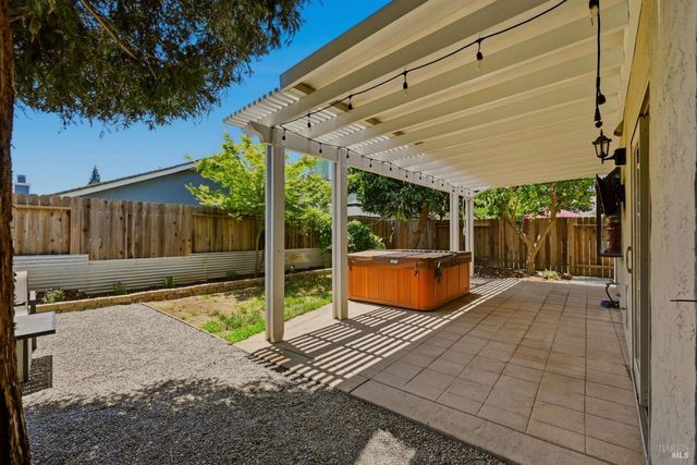 330 Summerfield Dr, Vacaville, CA 95687