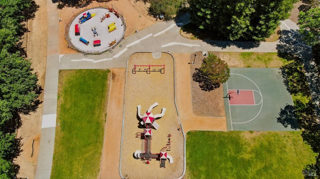 330 Summerfield Dr, Vacaville, CA 95687