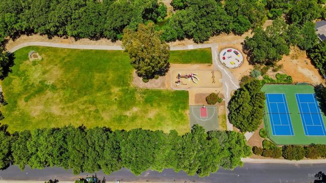 330 Summerfield Dr, Vacaville, CA 95687