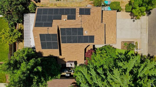 330 Summerfield Dr, Vacaville, CA 95687