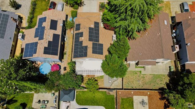 330 Summerfield Dr, Vacaville, CA 95687