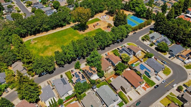 330 Summerfield Dr, Vacaville, CA 95687