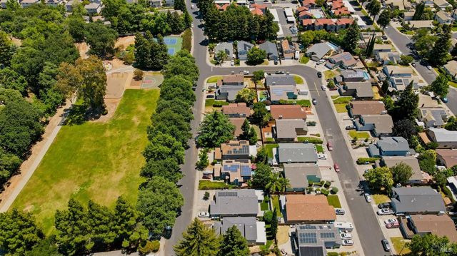 330 Summerfield Dr, Vacaville, CA 95687