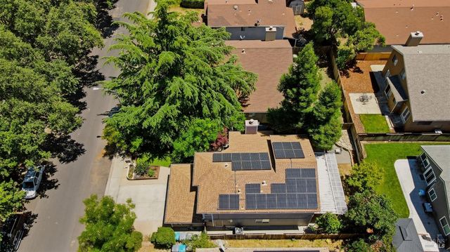330 Summerfield Dr, Vacaville, CA 95687