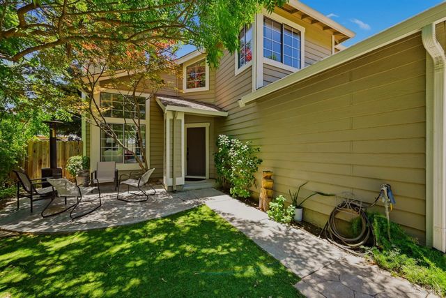 330 Summerfield Dr, Vacaville, CA 95687