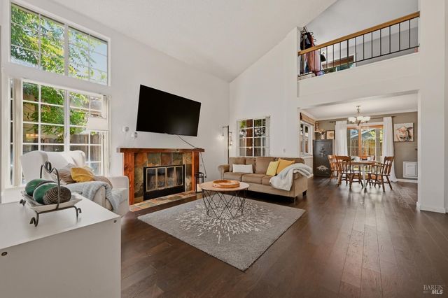 330 Summerfield Dr, Vacaville, CA 95687