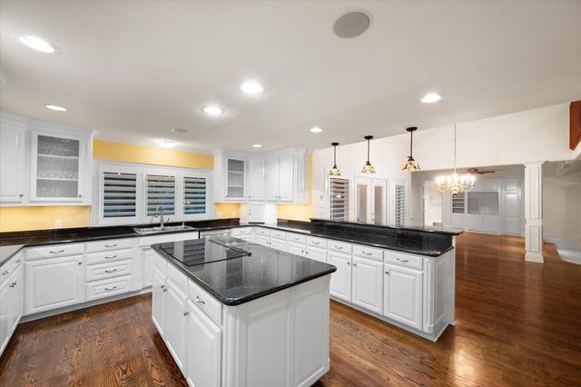 7 Woodland Drive, Mansfield, TX 76063