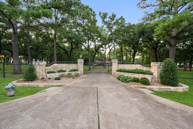 7 Woodland Drive, Mansfield, TX 76063